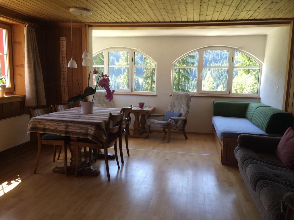 Bnb Guesthouse Lusi Frauenkirch Exterior photo